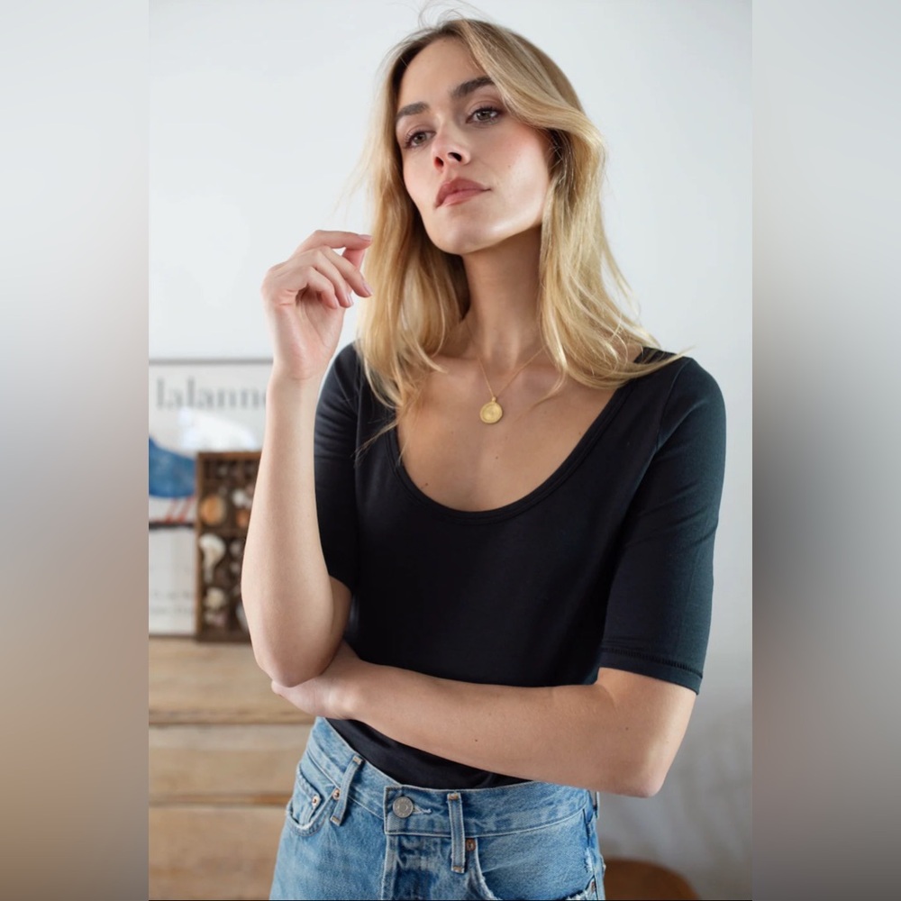 Marea by Liz Joy Ballet Scoop Tee in Black - Picture 2 of 3